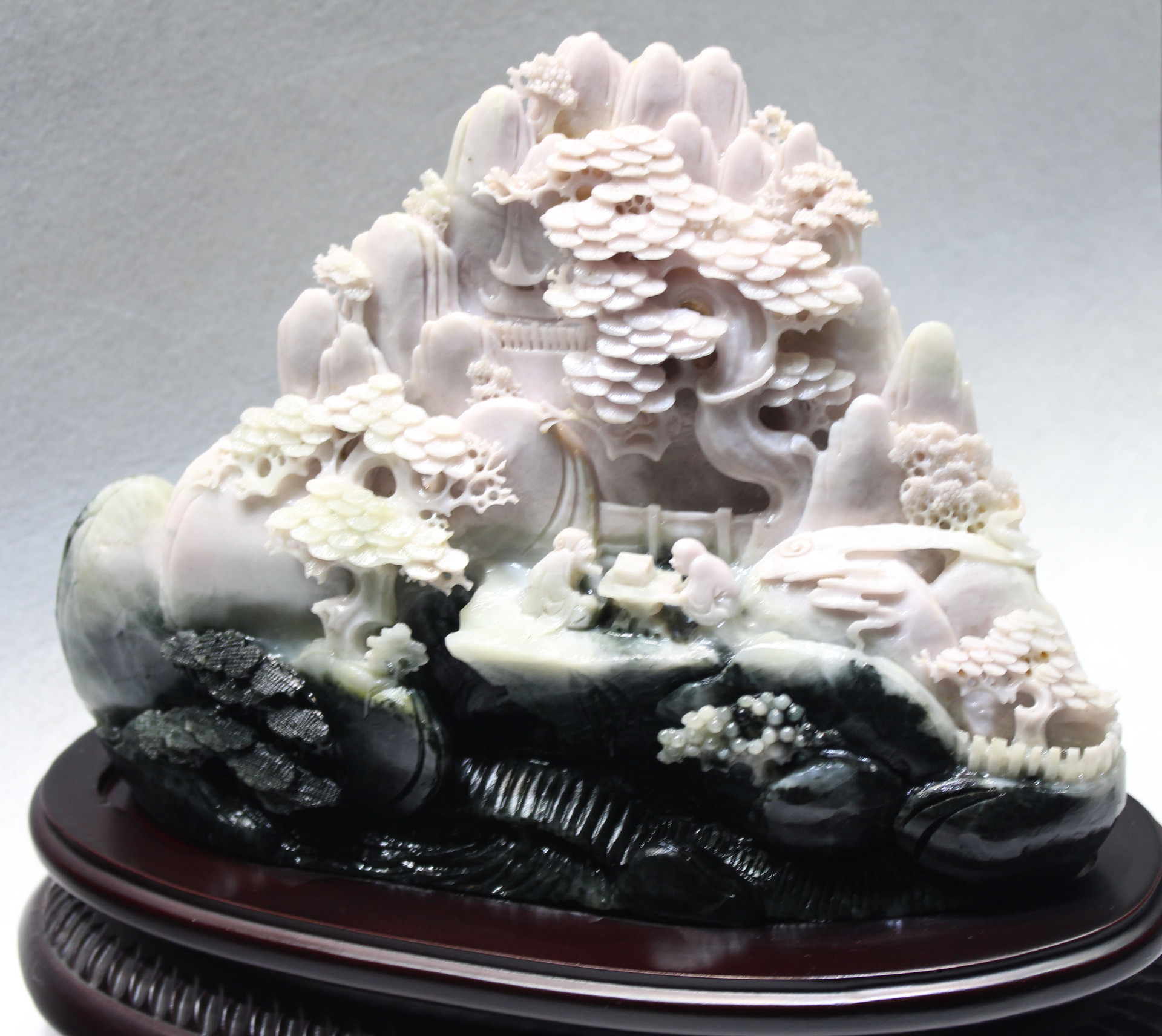 钱龙玉苑 厂价直销 独山玉 天然玉雕摆件 送礼佳品 山水题材