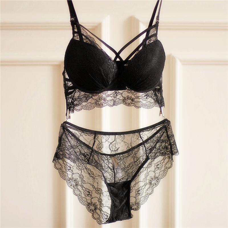 一件代发欧美文胸聚拢宽侧翼聚拢收副乳深v性感蕾丝黑色内衣套装