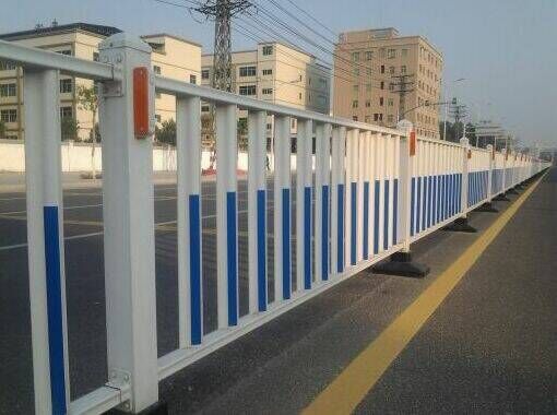 护栏 隔离栏 道路分道 防撞柱 黄黑铁马 交通设施批发