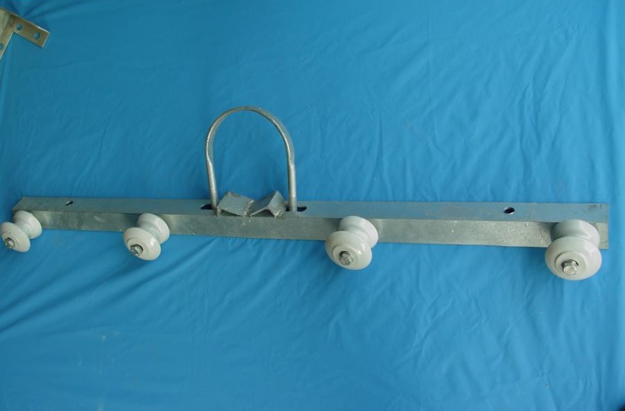 厂家生产热镀锌横担 抱箍 电力角铁 铁附件价格优惠欢迎来电订购