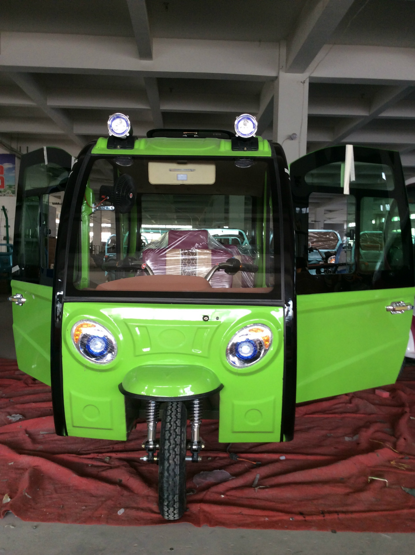 供应金蛙牌封闭电车全封闭两门三座电动三轮车 厂家定做封闭电车