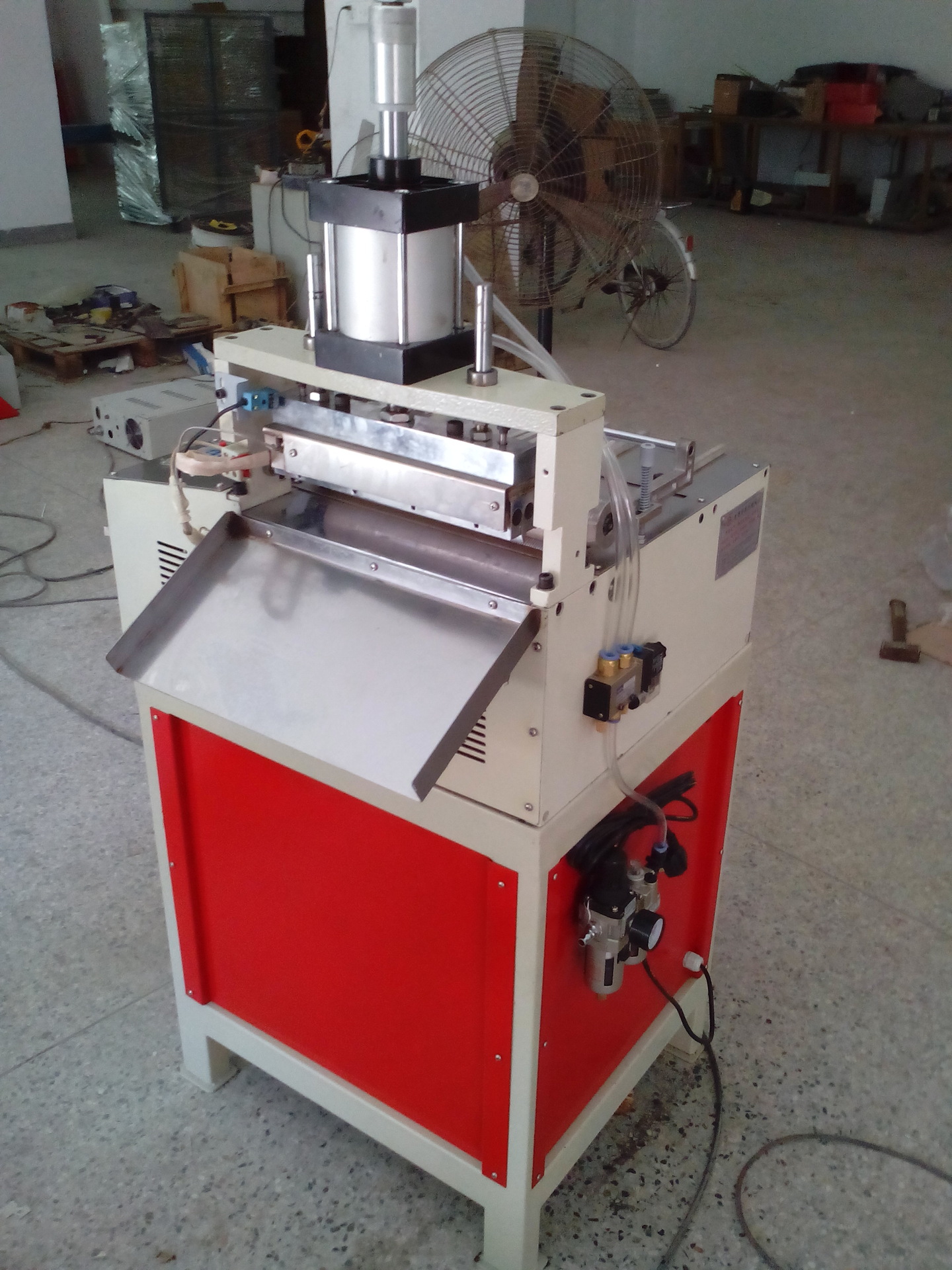 电脑熔切机热切机鞋带包边带电脑切带机气动高温熔带机