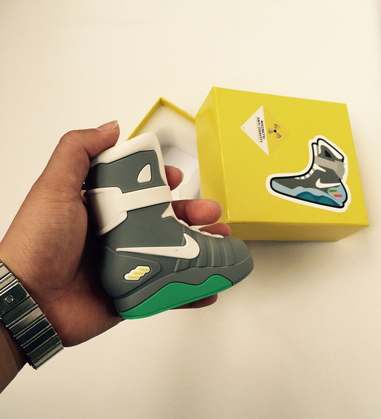 香港潮牌xssw aj1充电宝 mag回到未来 球鞋手机移动电源 一手货源