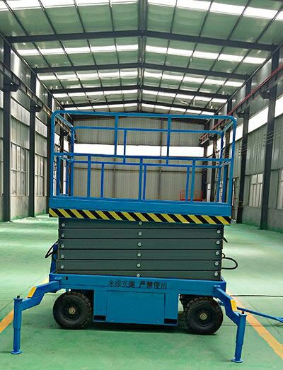新款热销四轮移动式升降机液压升降平台河南升降平台厂家直销