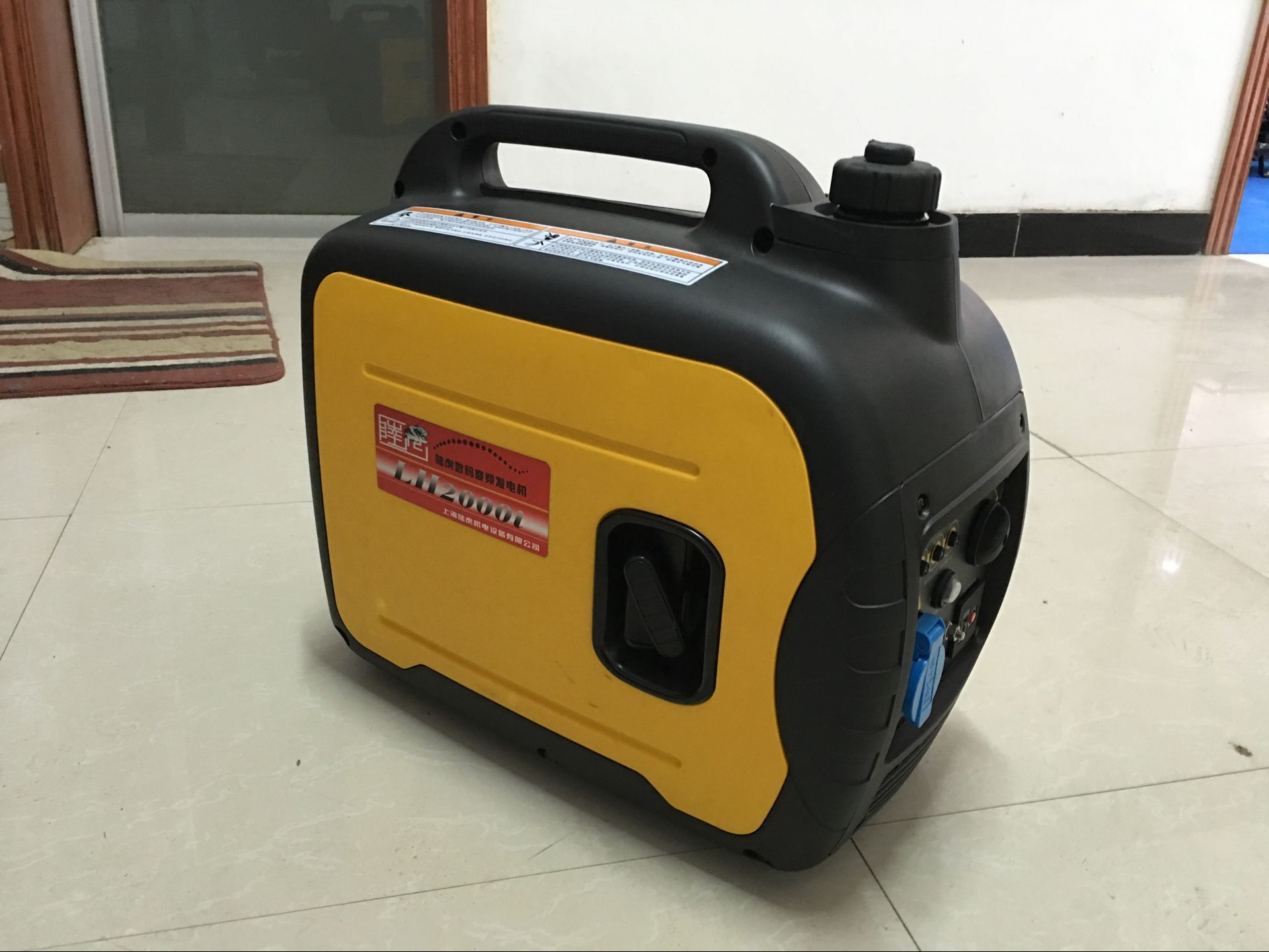 陆虎汽油发电机220v家用小型2kw房车车载充电静音数码变频发电机