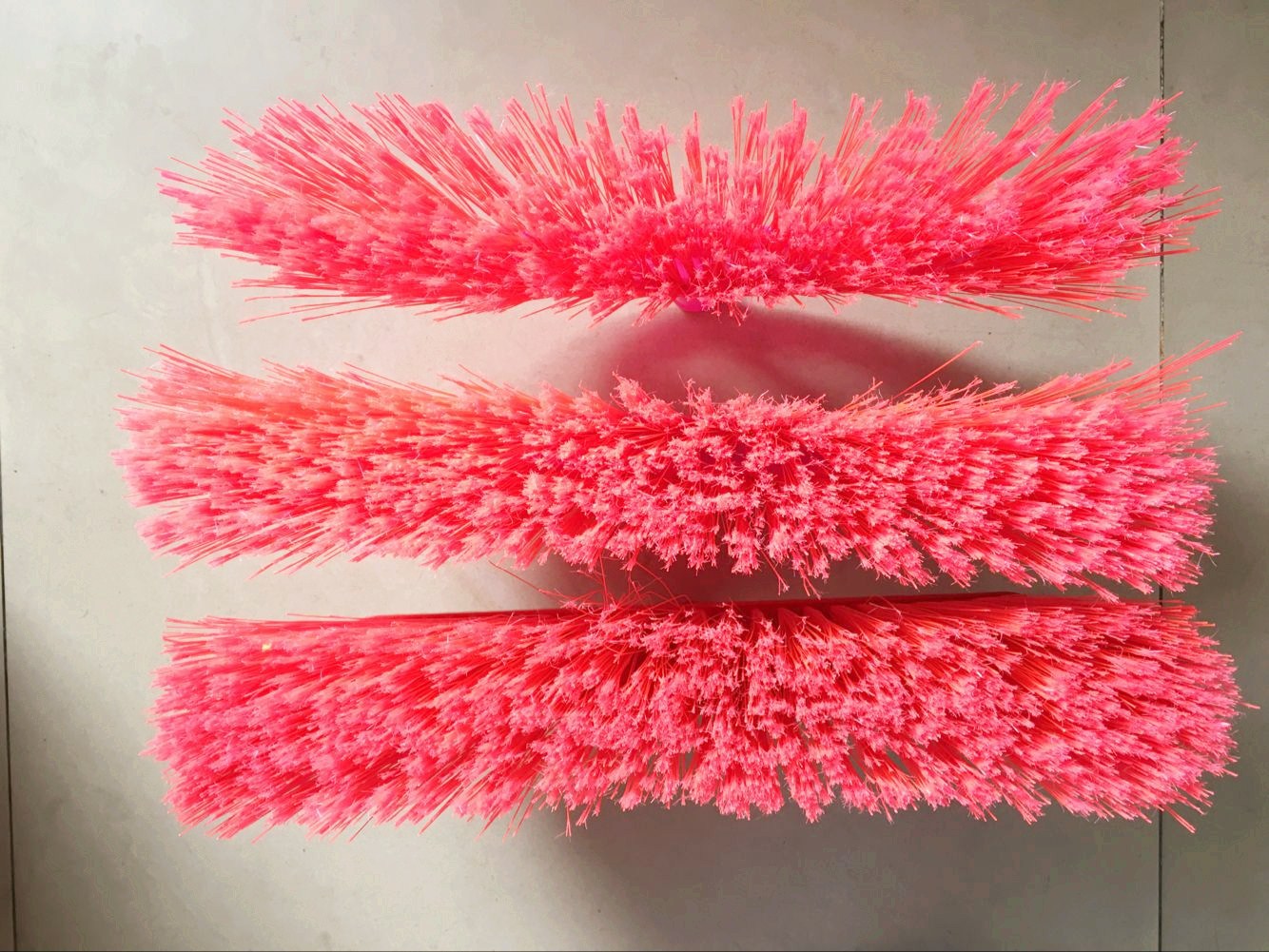 红色胶扫把 清洁扫把 塑料扫把 硬粗胶 塑料扫把头