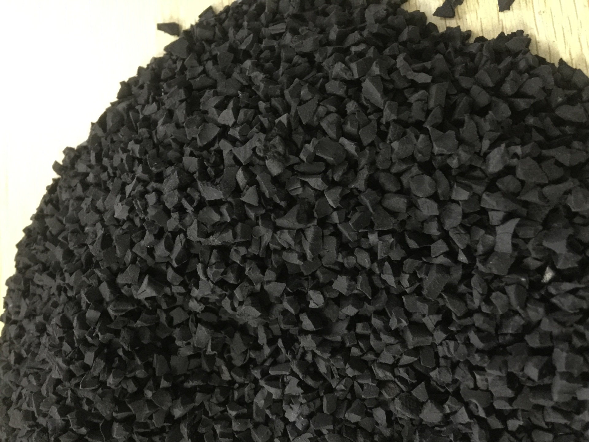 高档环保人造草坪填充橡胶颗粒 东莞厂家直供