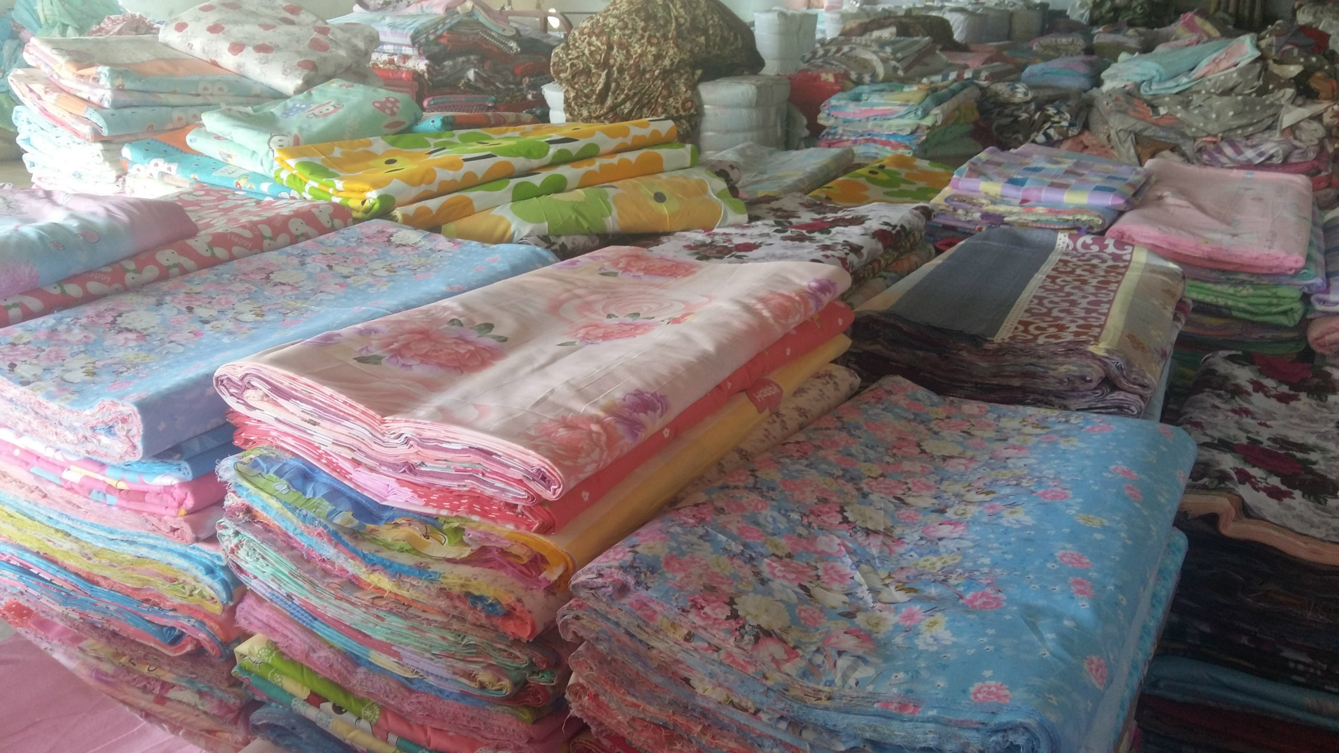 厂家批发生态棉布块 床单被套专用布匹布料 赶集摆地摊专用货源