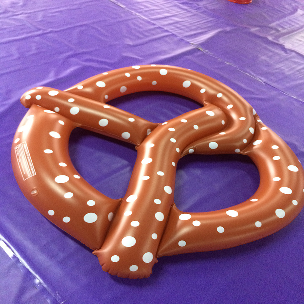 工厂专业生产充气面包圈,成人水上泳圈夏季热销品