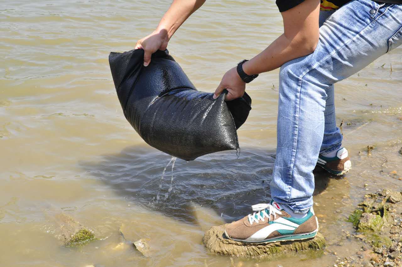 防汛抗旱物资 防洪袋 快速吸水袋 遇水膨胀袋 抗洪救灾截流袋