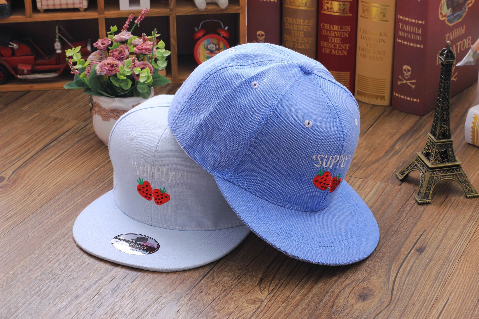 韩版春夏季可爱刺绣草莓图案棒球帽嘻哈帽子女潮鸭舌帽平沿遮阳帽