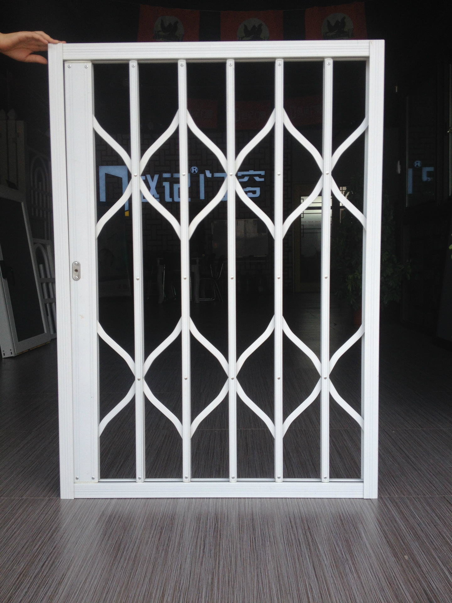 1800*1500mm新型内置折叠防盗窗