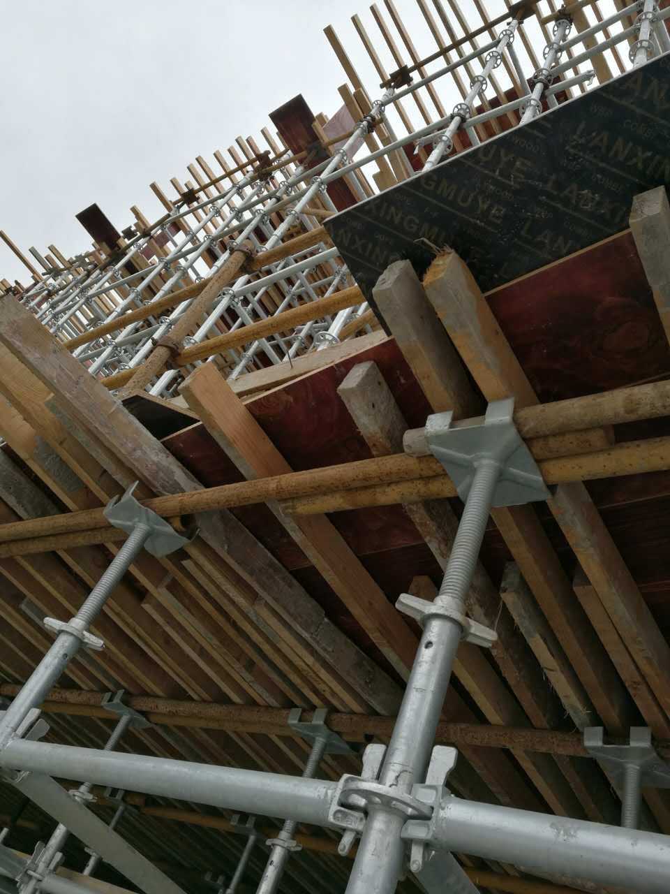 新型盘扣式脚手架厂家生产 高层建筑施工支模满堂架使用