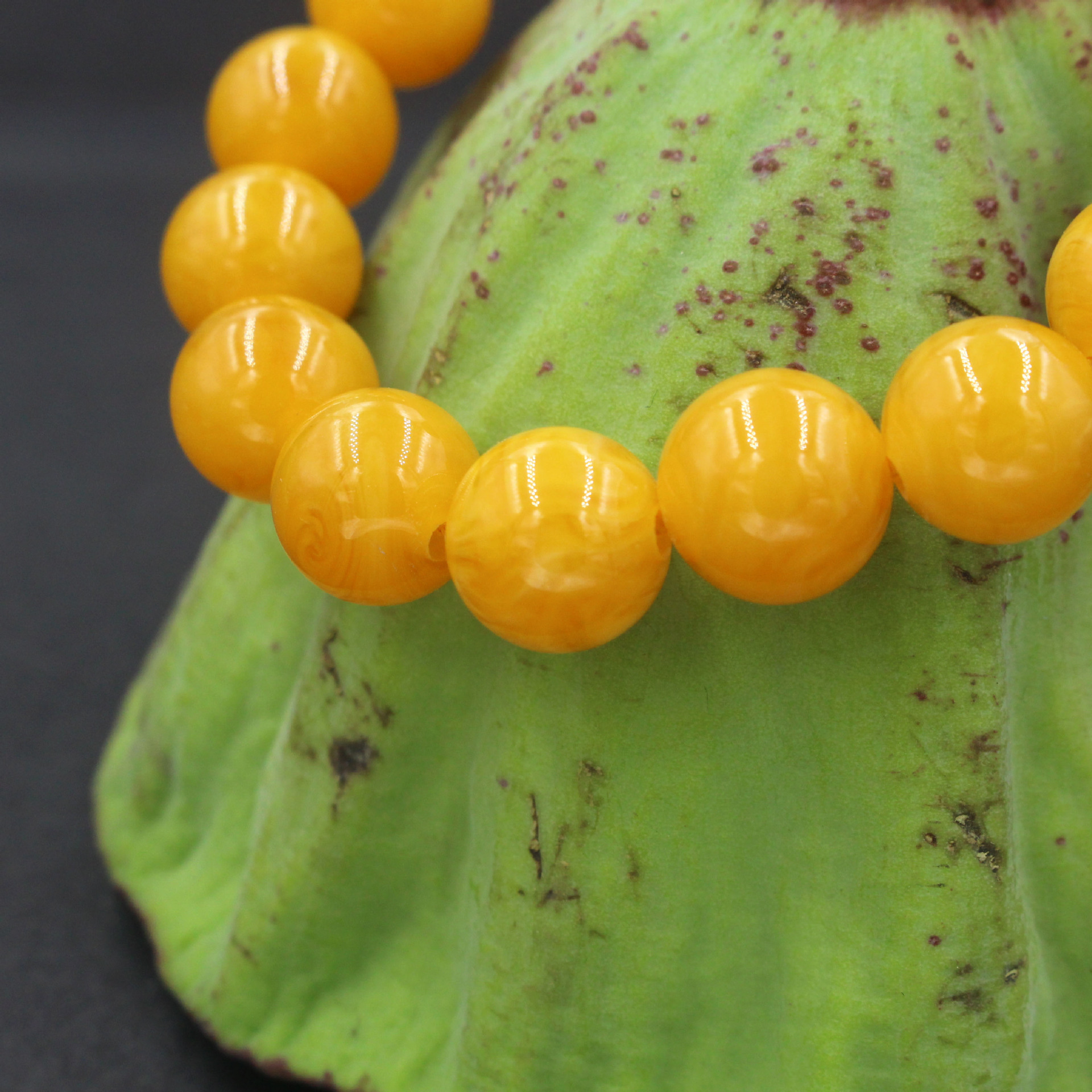 跑江湖人工合成老蜜蜡圆珠 手链鸡油黄蜜蜡琥珀手串厂家义乌批发