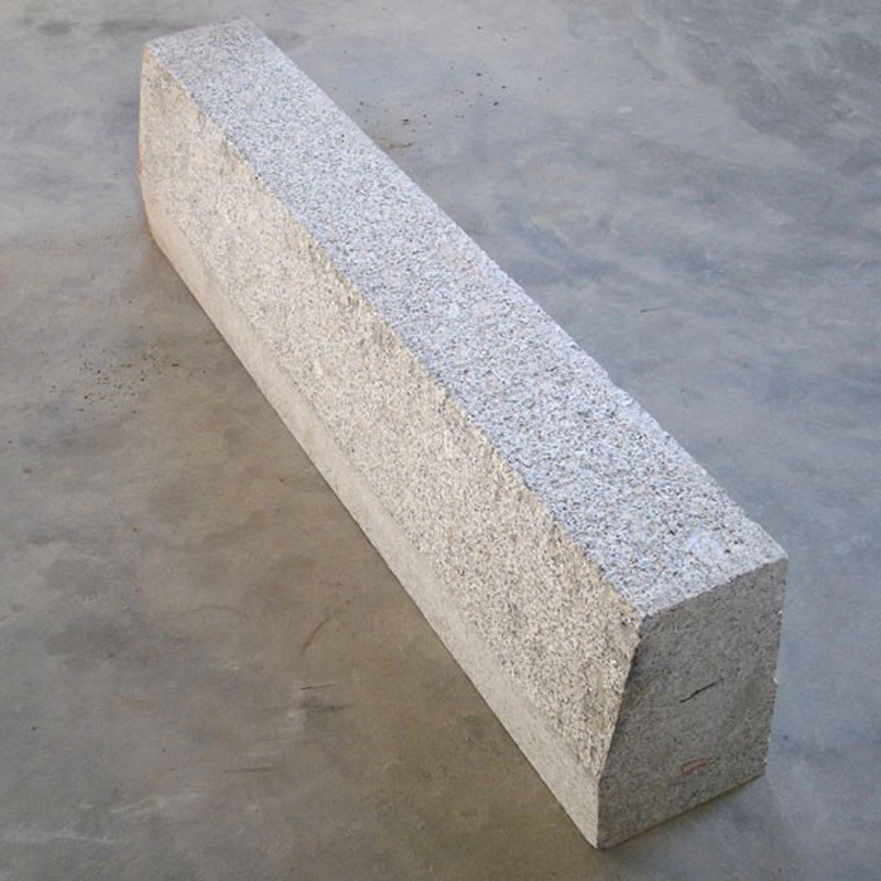 现货供应路沿石 芝麻灰石材直角路边石 优质路沿石就选宝通石业