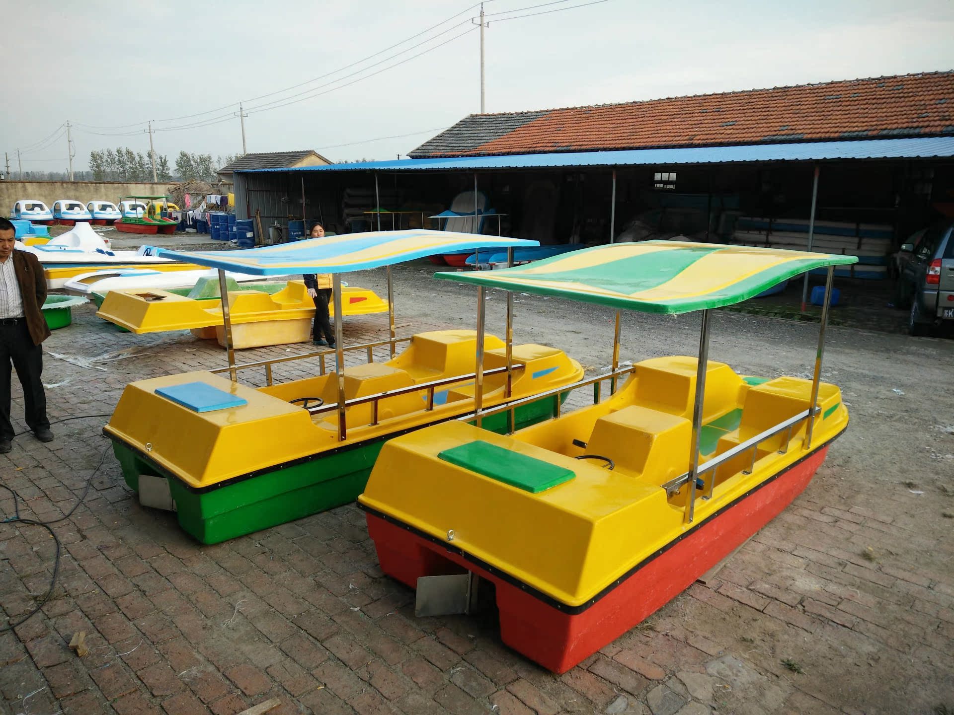 公园高位电动脚踏船 四人水上游乐电动船 自排水游乐船艇