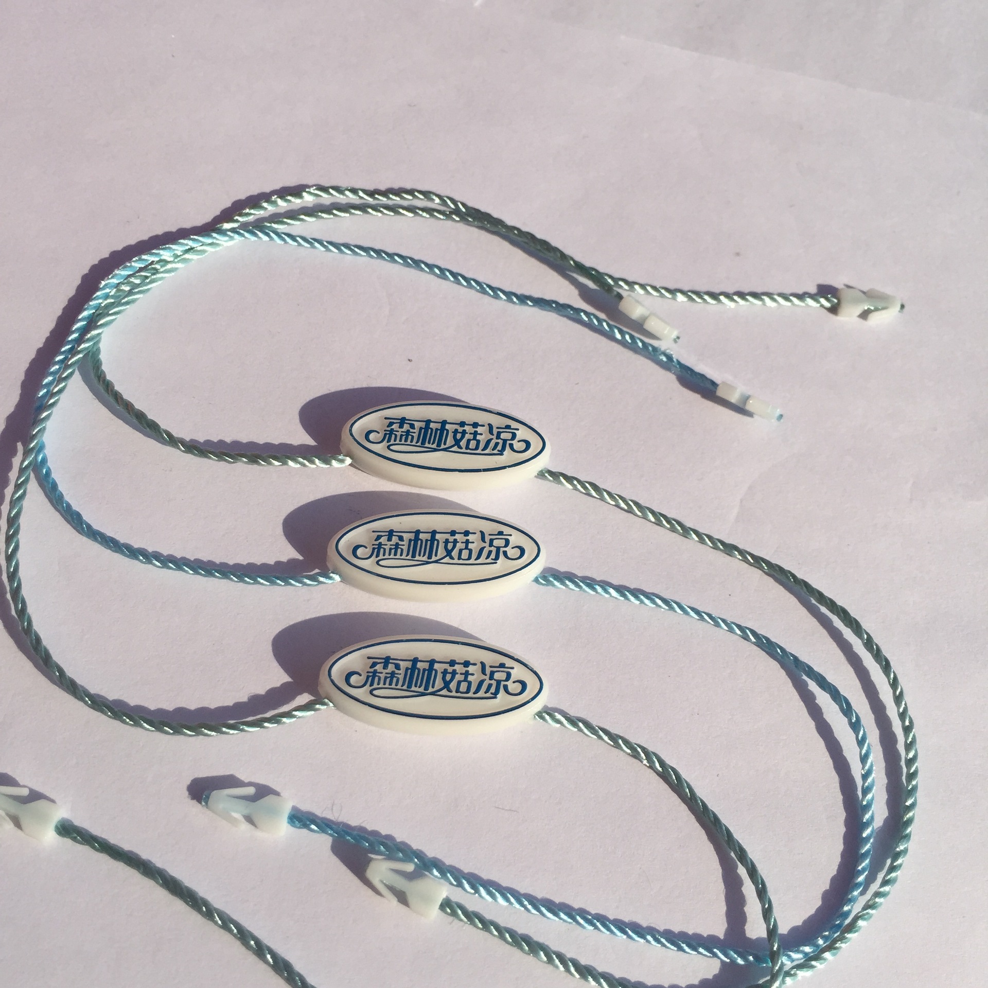 厂家定做高档品牌吊粒吊绳 烫金注塑工艺