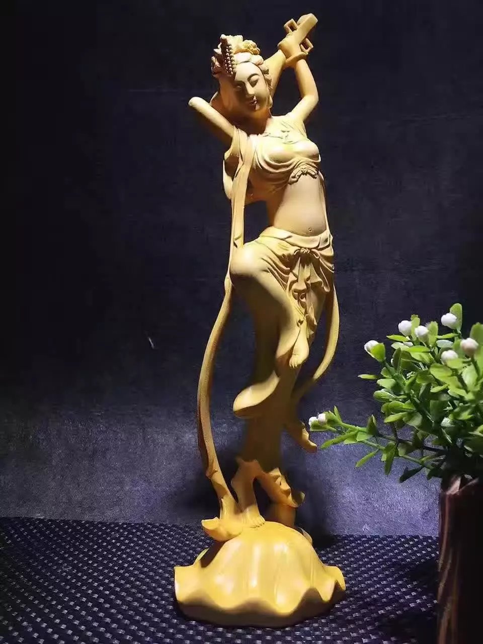 批发黄杨木雕人物雕刻工艺品手把件把玩摆件飞天仕女美女反弹琵琶
