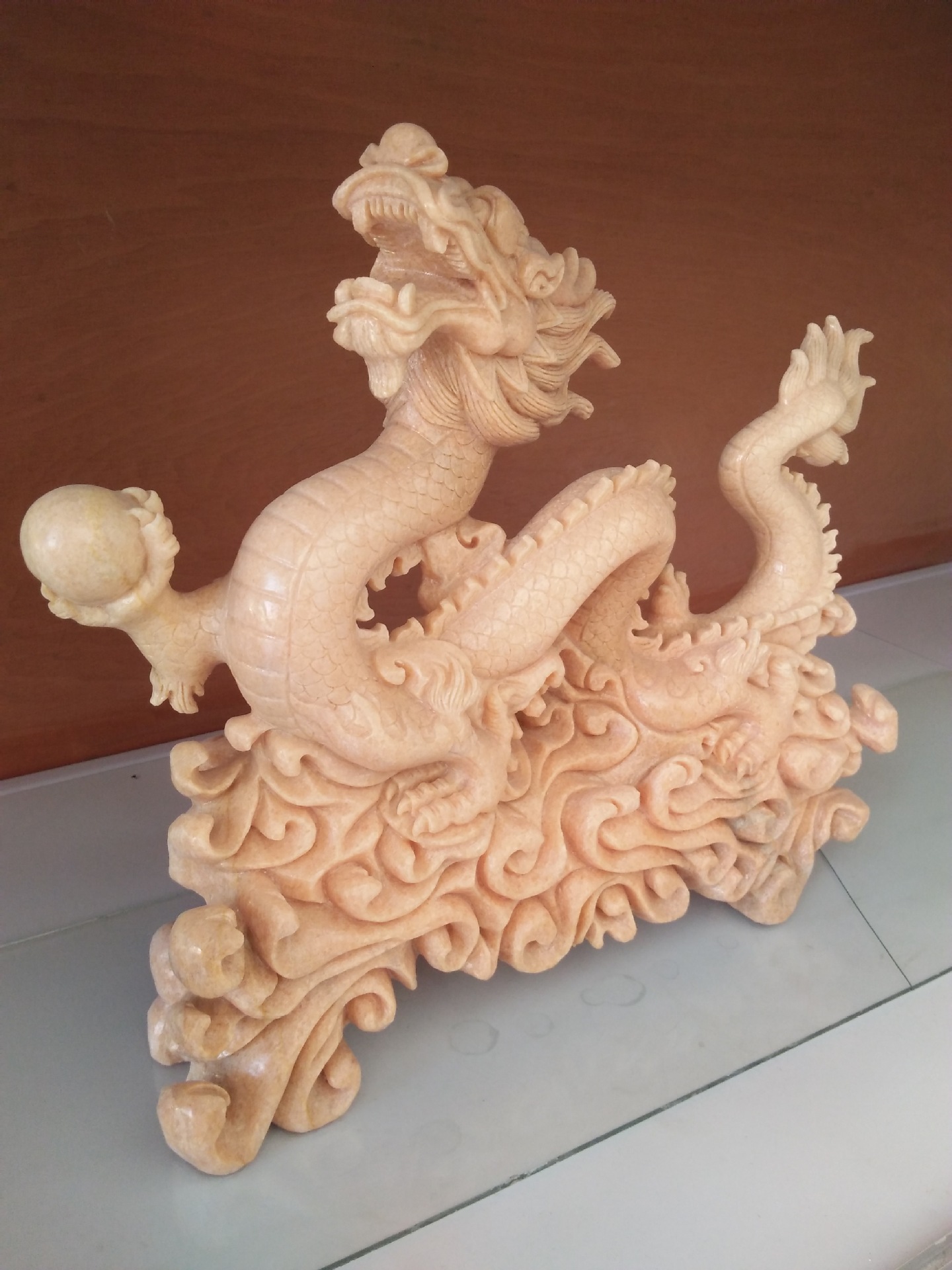 晚霞红手工石雕吐水龙珠工艺品 戏水戏珠游龙大理石客厅摆件