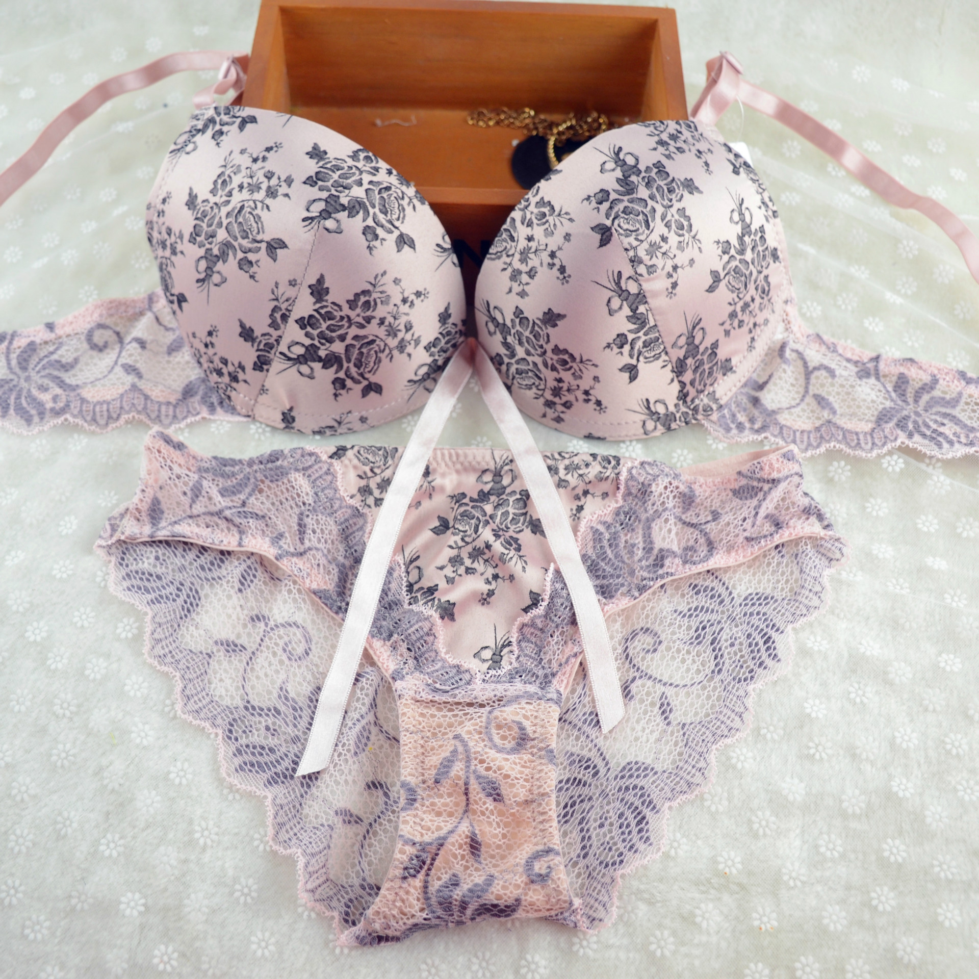 文胸套装厂家批发外单欧美风格蕾丝边印花小胸聚拢性感调整型内衣