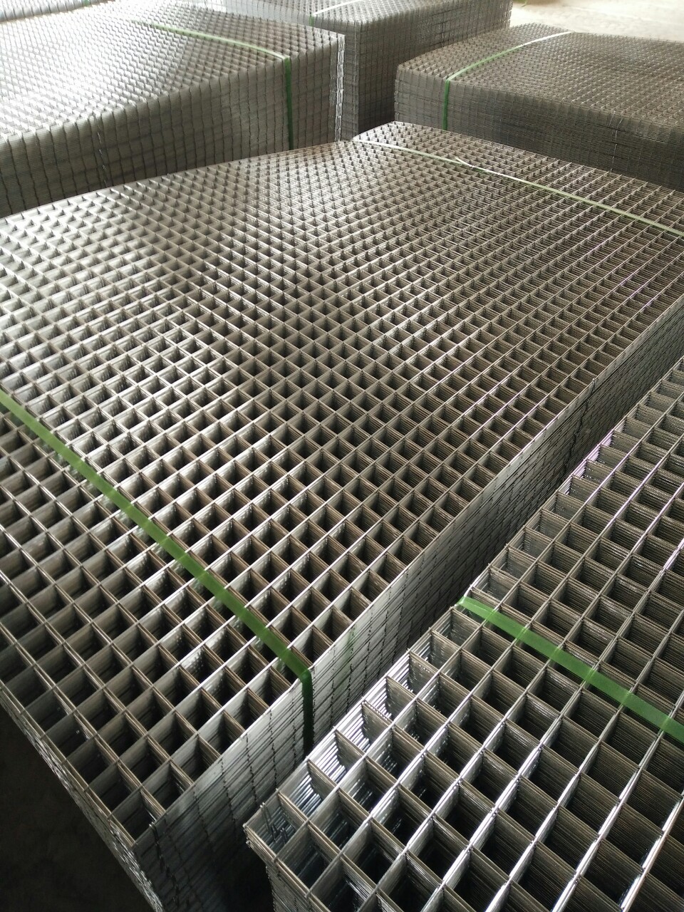 厂家供应3公分2.0mm镀锌网片 超市装饰设备专用