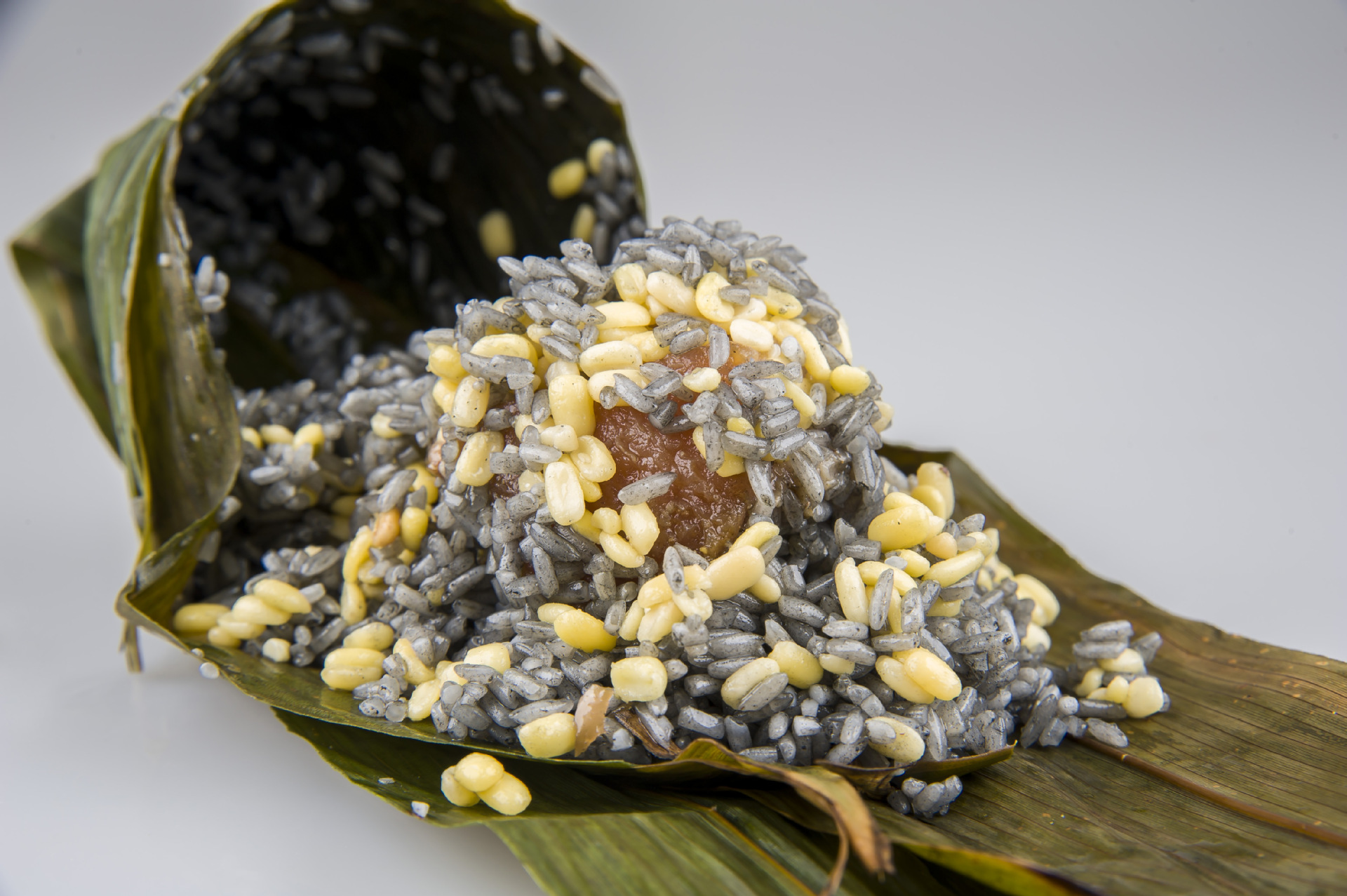 蛋黄粽 都安灰水粽 老少皆宜 防止积食 草木灰黄阿姨粽子-插座产业网