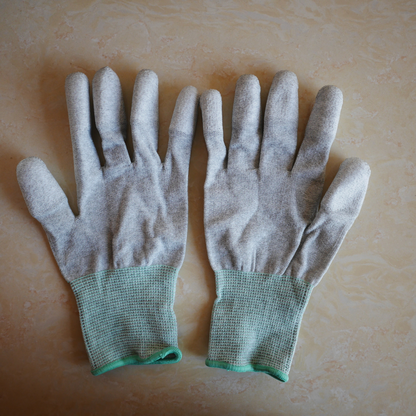 13针碳纤维防静电pu涂指手套 导电丝pu涂指涂胶手套