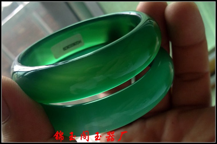 玉器工艺品 马达加斯加绿玛瑙玉髓手镯女款玉镯子手环