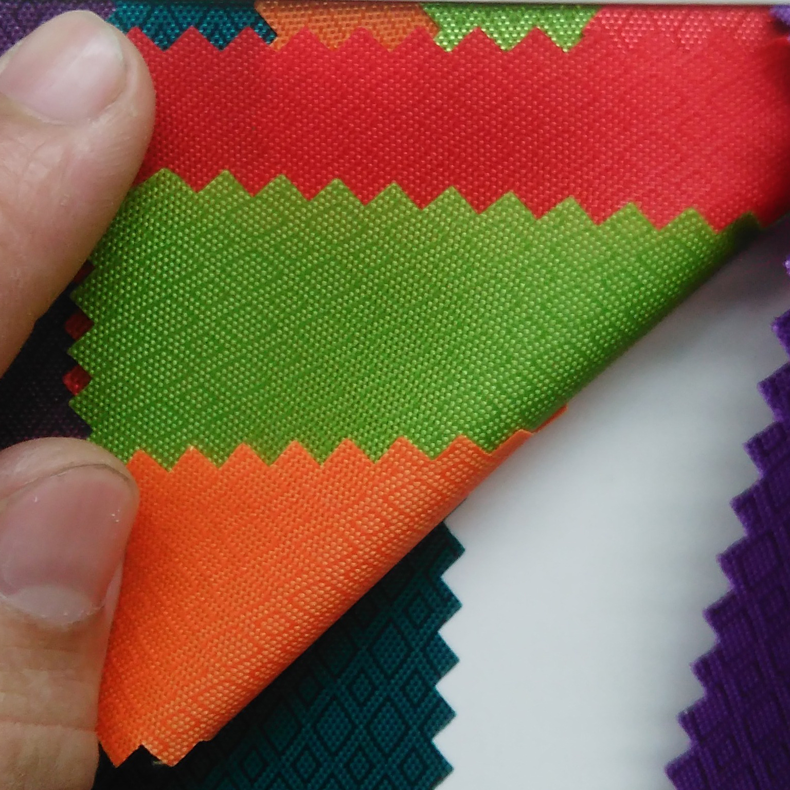 厂家直销盛泽布料双菱形pu防泼水格子料涤纶面料手袋箱包牛津布料