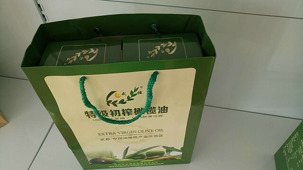 特级初榨橄榄油 武都特产 人工采摘 鲜果冷轧 植物油皇后