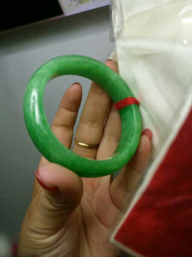 缅甸老坑冰种翡翠浅绿通透满绿巴山玉镯手镯