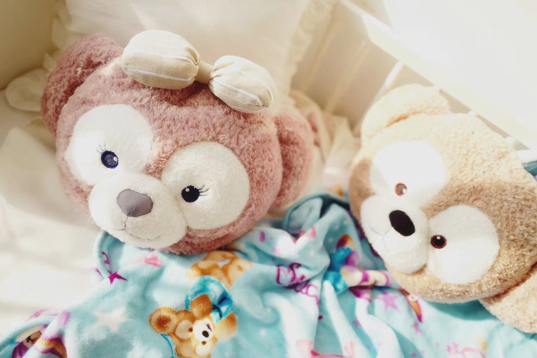 达菲抱枕空调毯二合一 可爱达菲熊 雪莉玫 卡通抱枕毯