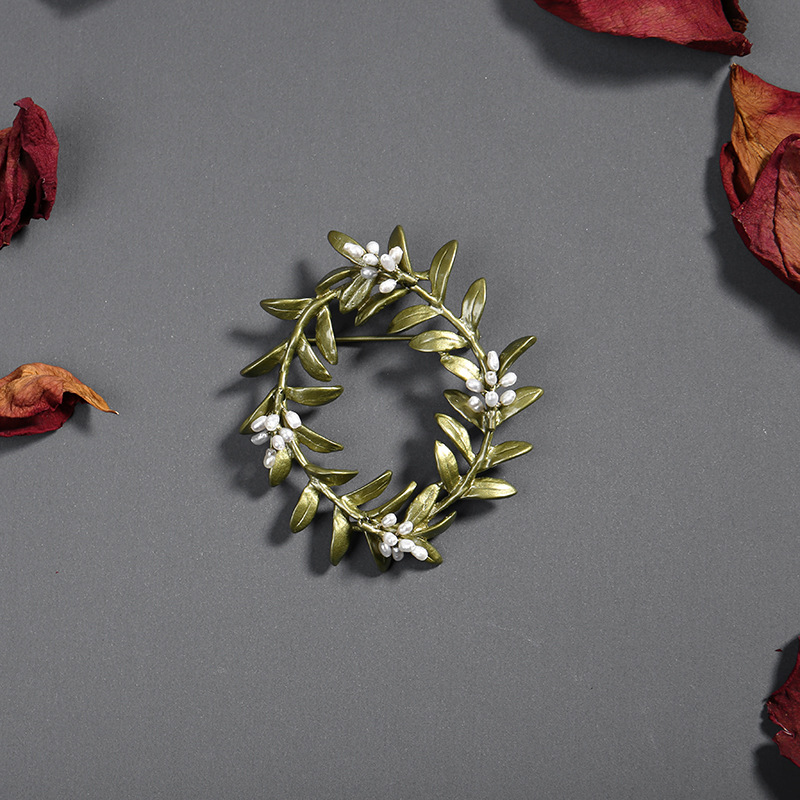 秋冬热卖 天然珍珠 桃金娘胸针 两色 花环胸花 田园风 新娘配饰