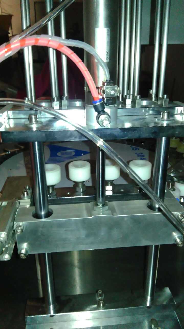 供应海利jz-6直线瓶盖入垫机.瓶盖垫片组装机