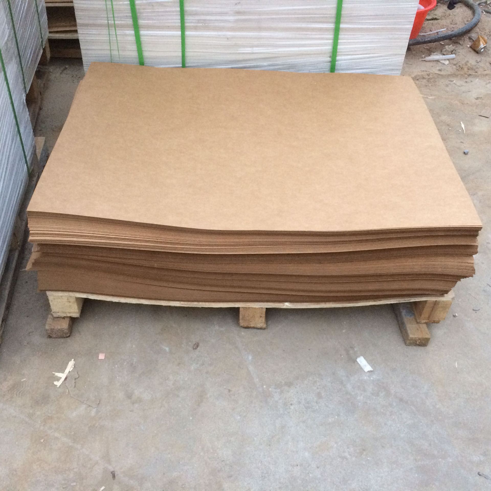 厂家直销 180克牛皮卡纸  包装袋纸  箱板纸  牛卡纸打版纸批发