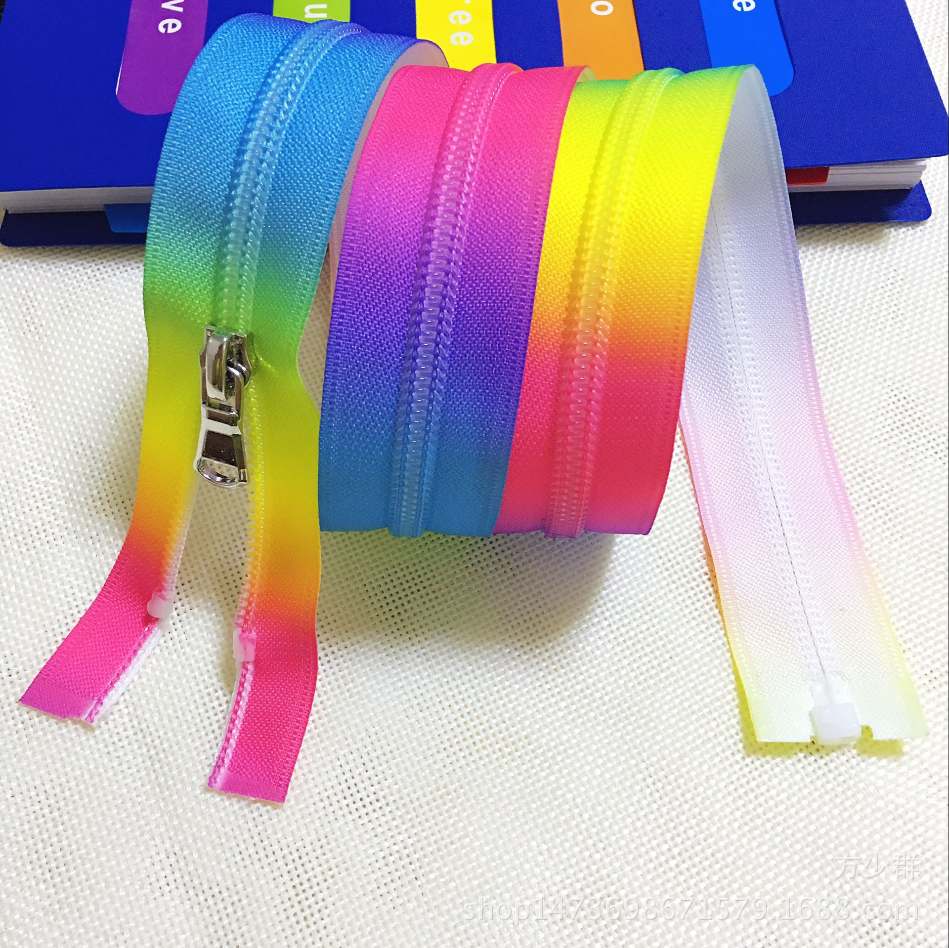 5号尼龙七彩开尾注塑拉链 旅游休闲服装外套印花拉链 环保拉链