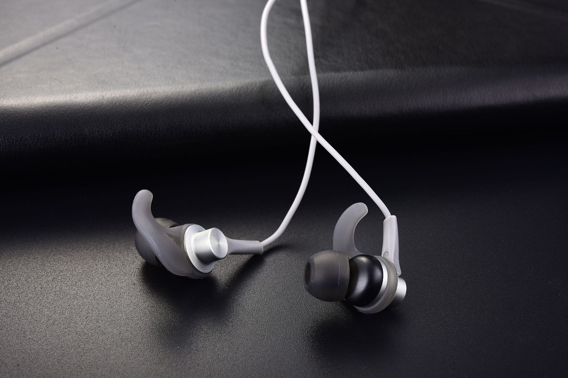 qkz eq1牛角耳机 鲨鱼鳍金属入耳手机耳机 运动重低音耳机耳塞