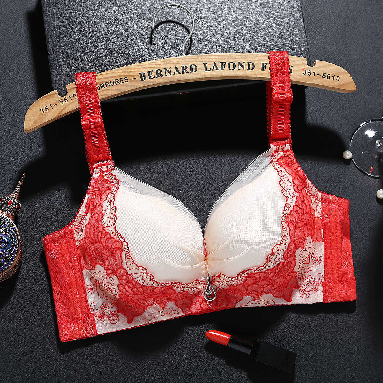 洛丽黛秋冬新款高档刺绣文胸 无钢圈网纱内衣收副乳调整型b杯胸罩