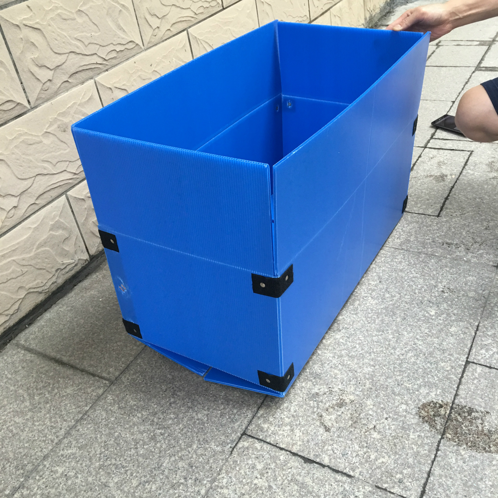 定做蓝色塑料中空板周转箱 可带盖带魔术贴塑料瓦楞板折叠包装箱