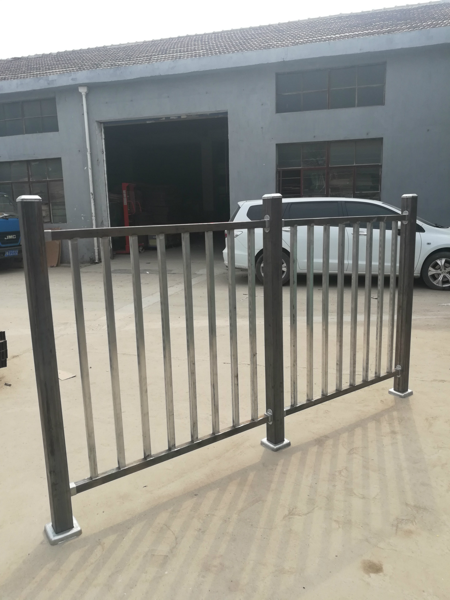 护栏围栏铁艺护栏道路栏杆铁艺大门栅栏门小区通道门多种规格可选