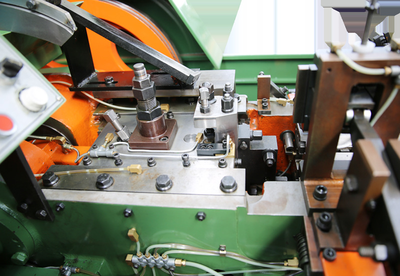 螺丝成型机.开合模冷镦机,打头机 搓牙机 螺丝厂家