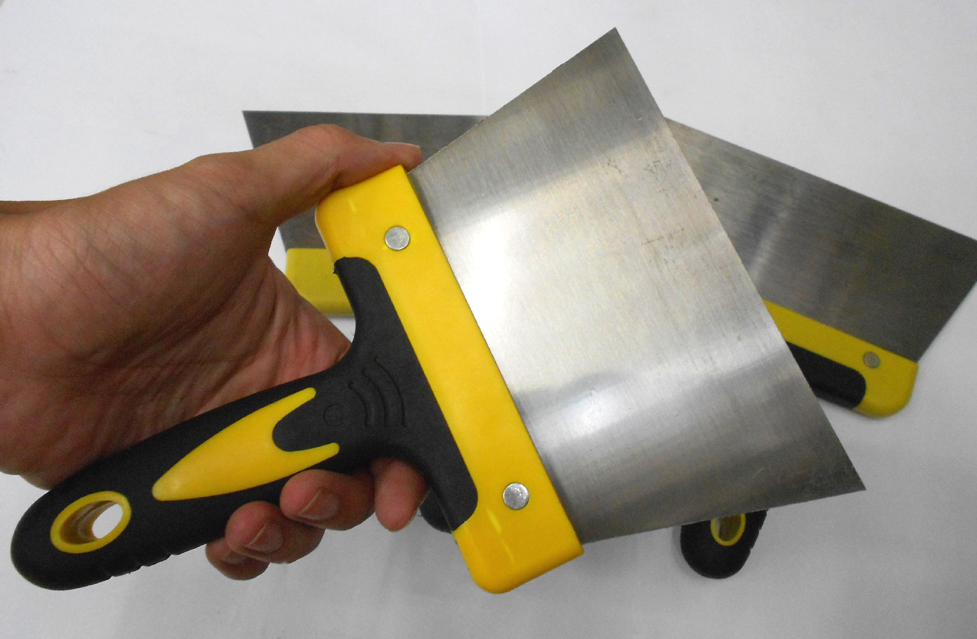 厂家直销定做双色柄油灰刀清洁除锈碳钢油灰刀黄黑像素柄铲刀清洁