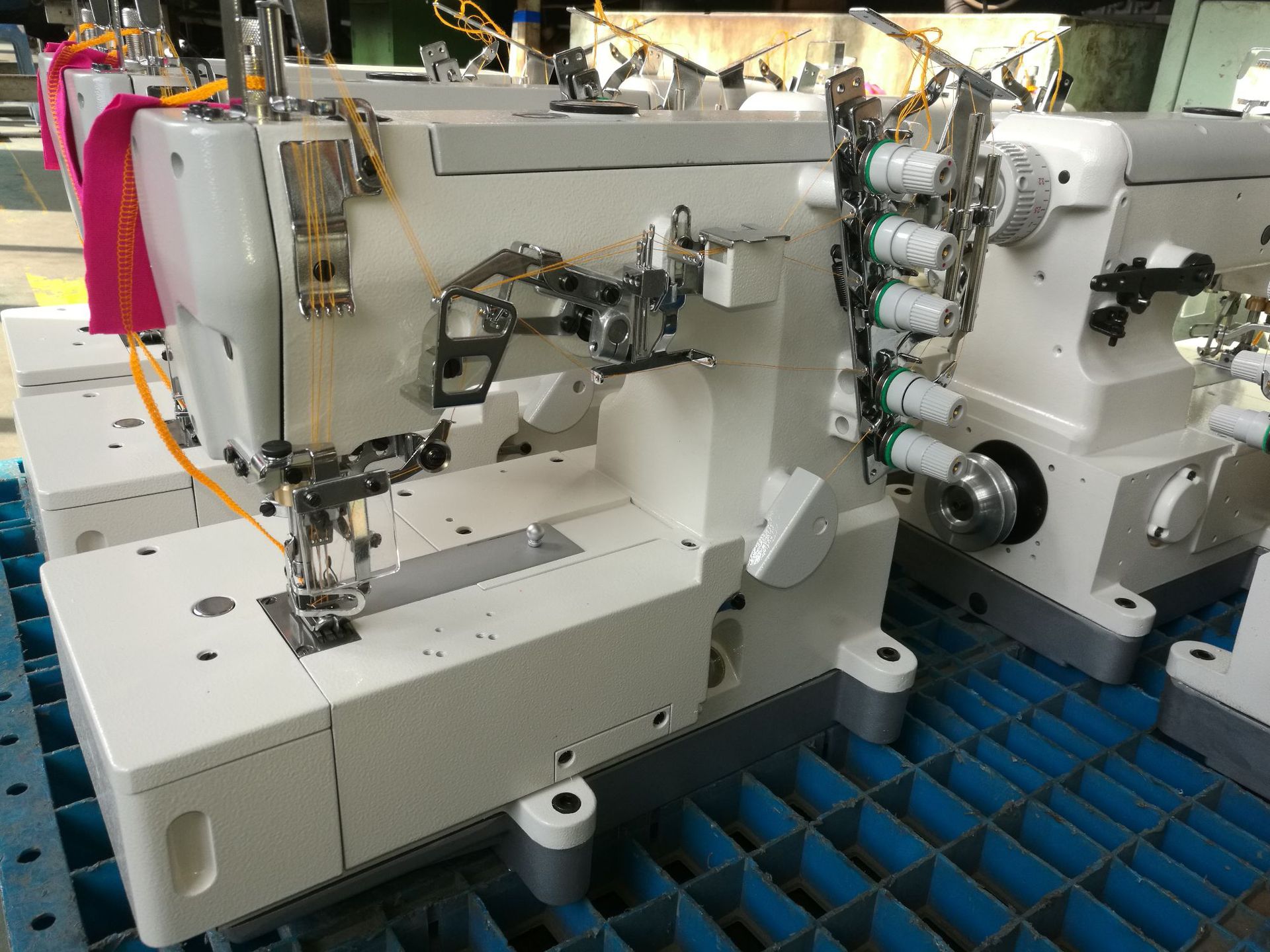 500三针五线高速绷缝机 飞马款t恤内衣运动衫的下摆折边用绷缝机