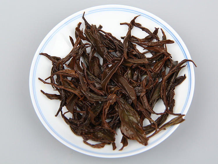 批发 云南老树滇红 中国红 直条金针 理条滇红茶 散装直条