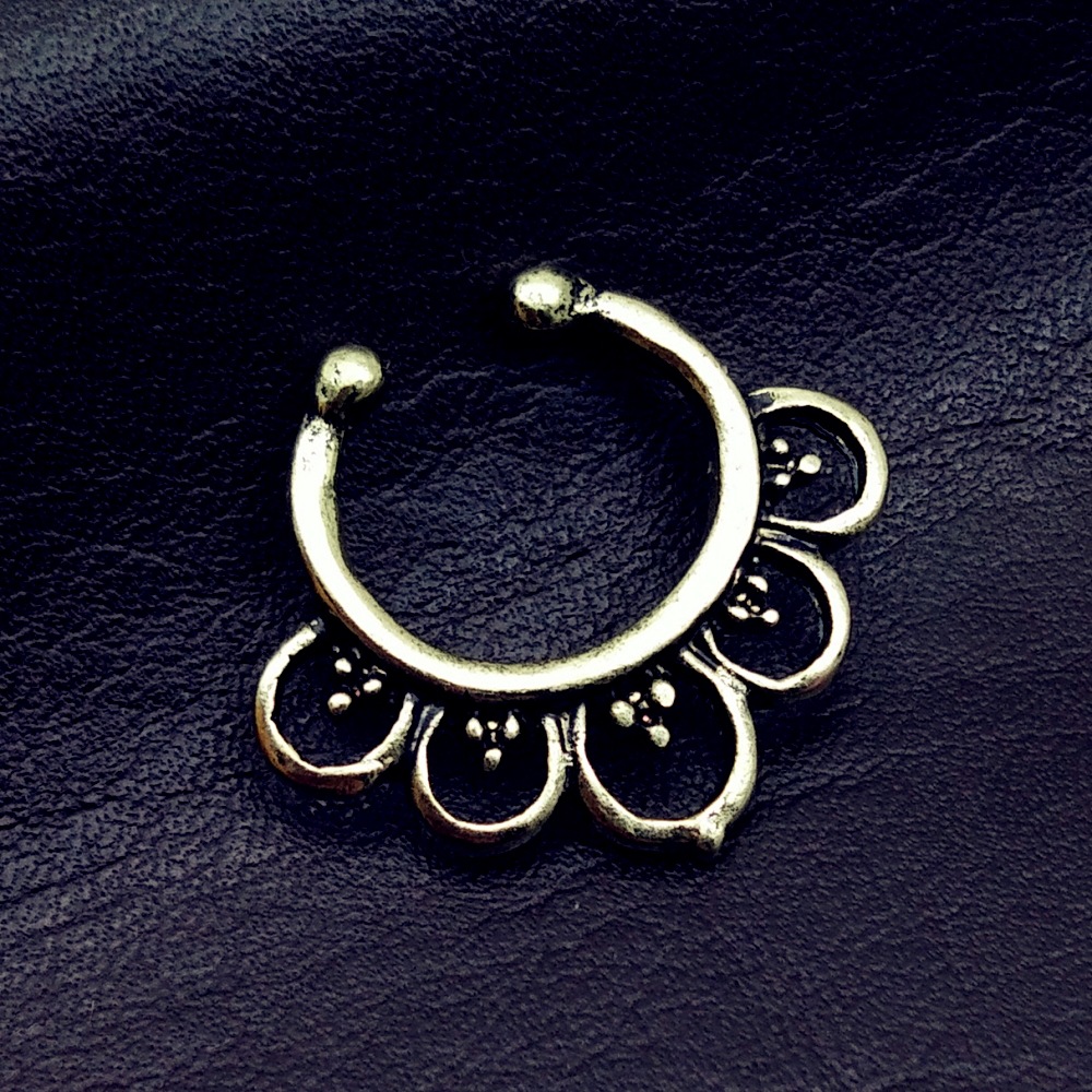 厂家直销欧美爆款五叶镂空假鼻夹 鼻钉 鼻环 人体穿刺饰品批发