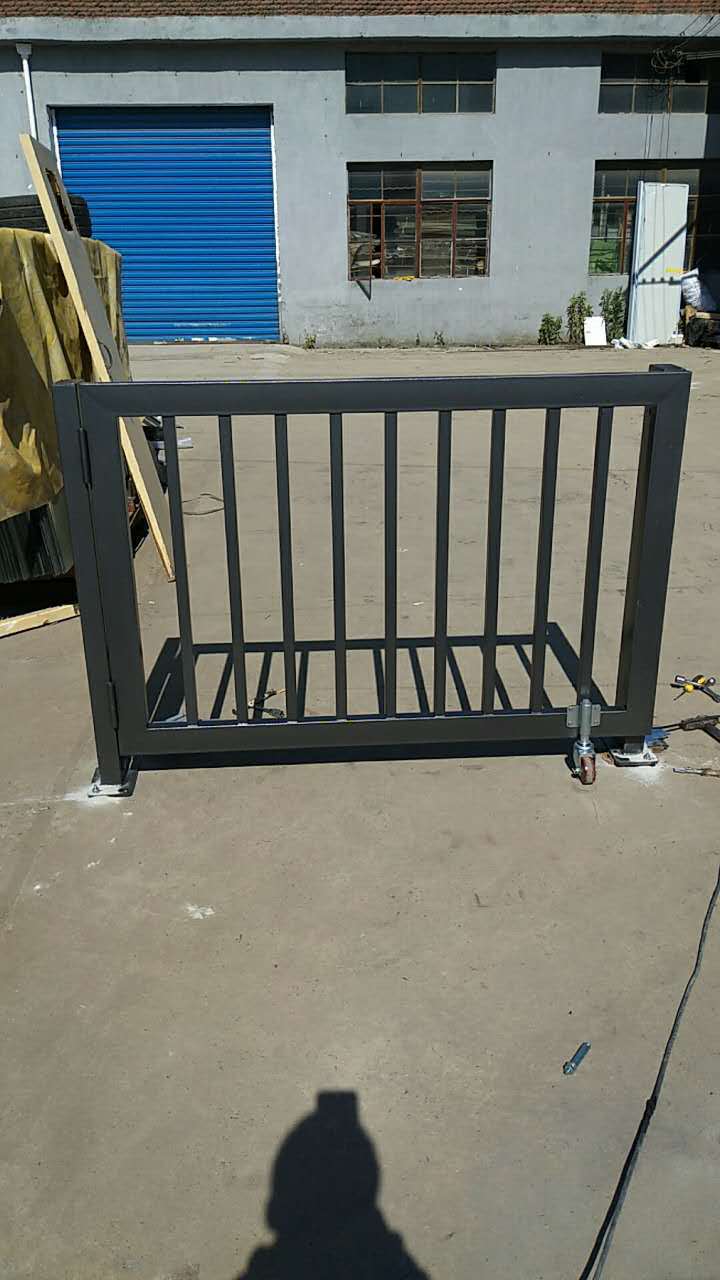 护栏围栏铁艺护栏道路栏杆铁艺大门栅栏门小区通道门多种规格可选