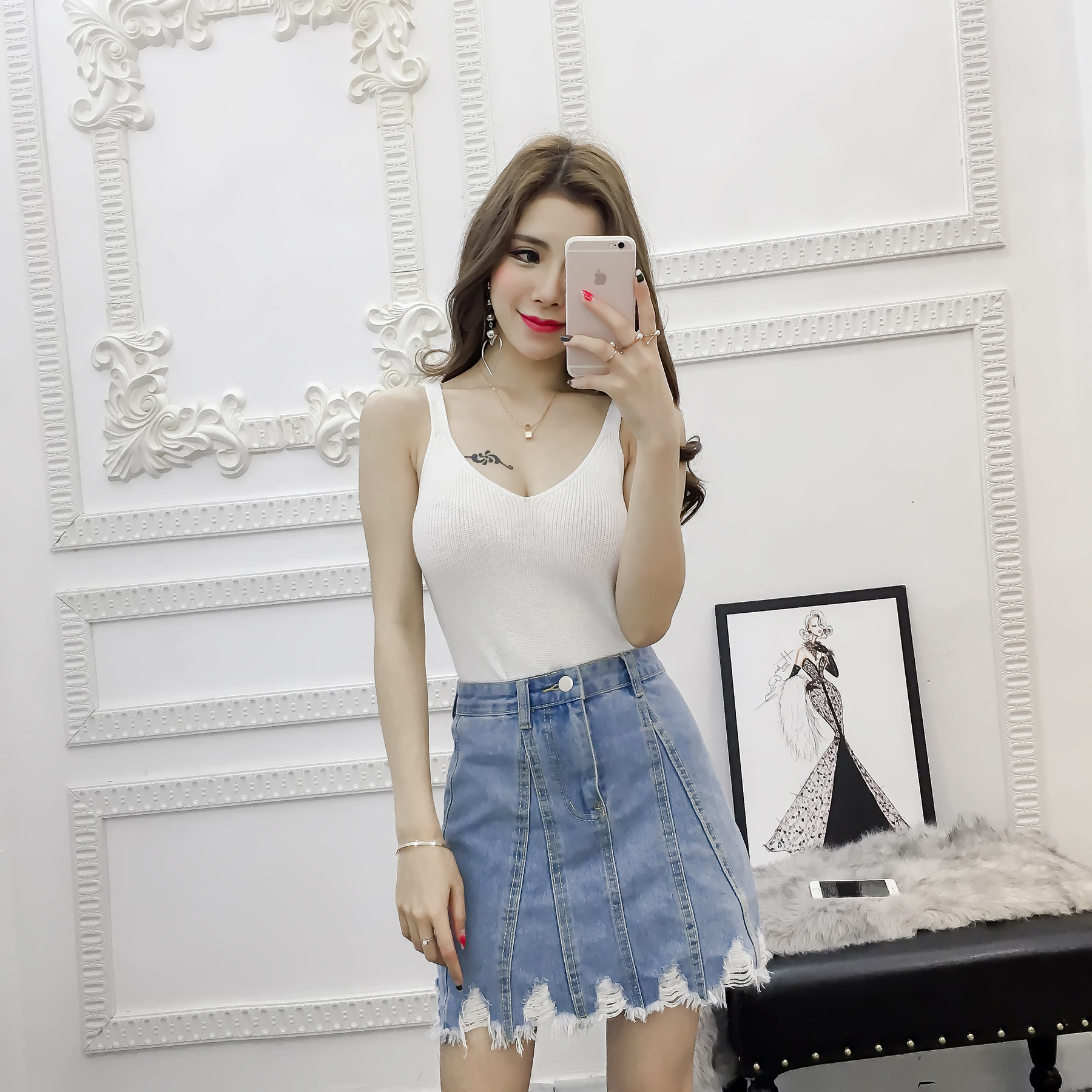 厂家直销2019春夏新款女装韩版低胸v领性感吊带针织小背心白搭款