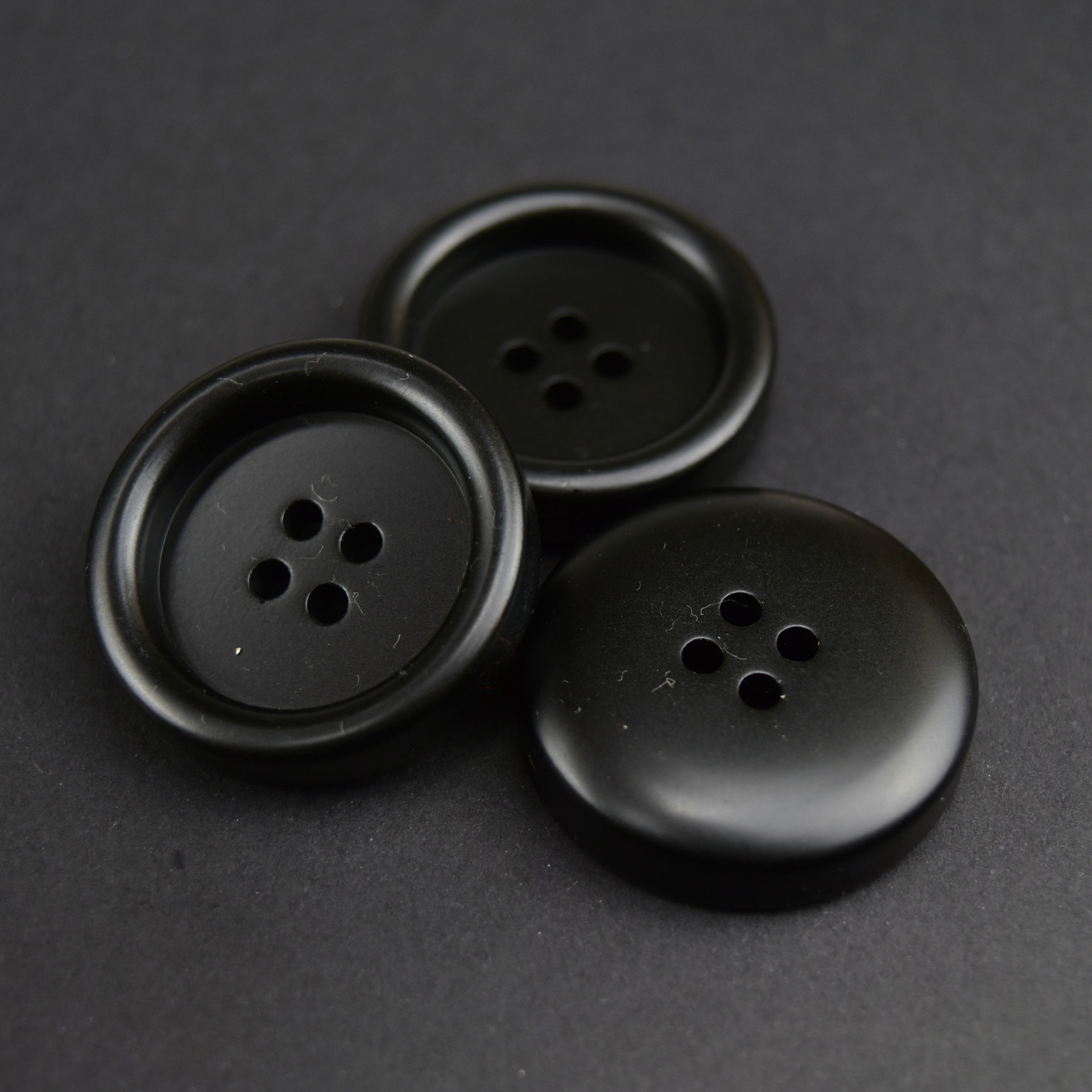 厂家直销树脂纽扣四眼碗型黑色喷漆扣女装毛呢大衣扣现货批发