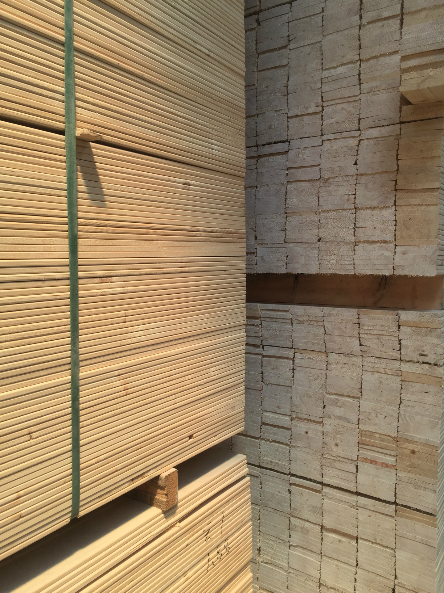 芬兰云杉白松烘干拉丝实木床板床档定制包装材料大量供应