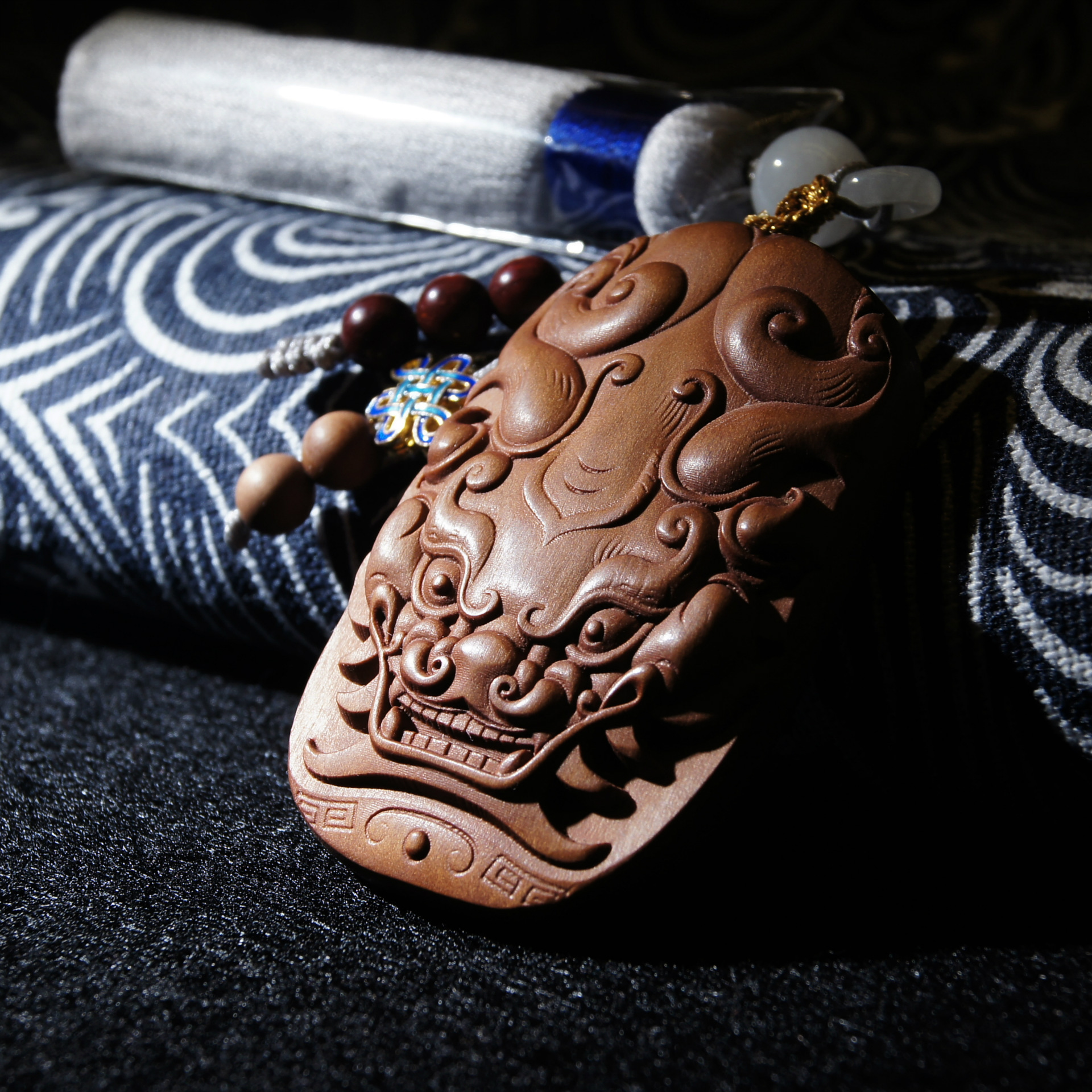 善德设计 印度老山檀香 瑞兽貔貅精雕 手把件 461牌